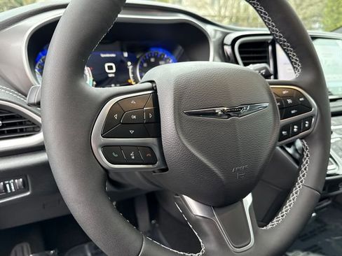 New 2026 Chrysler Pacifica Select image 16