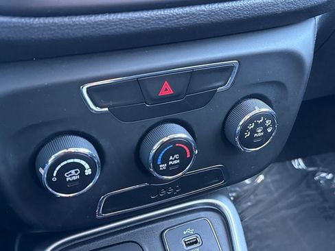 Used 2018 Jeep Compass Latitude image 23