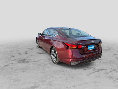 Used 2025 Nissan Altima 2.5 SV image 6