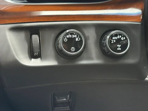 Used 2018 Cadillac Escalade Premium Luxury w/ LPO, Radiant Package AWD/4WD image 41
