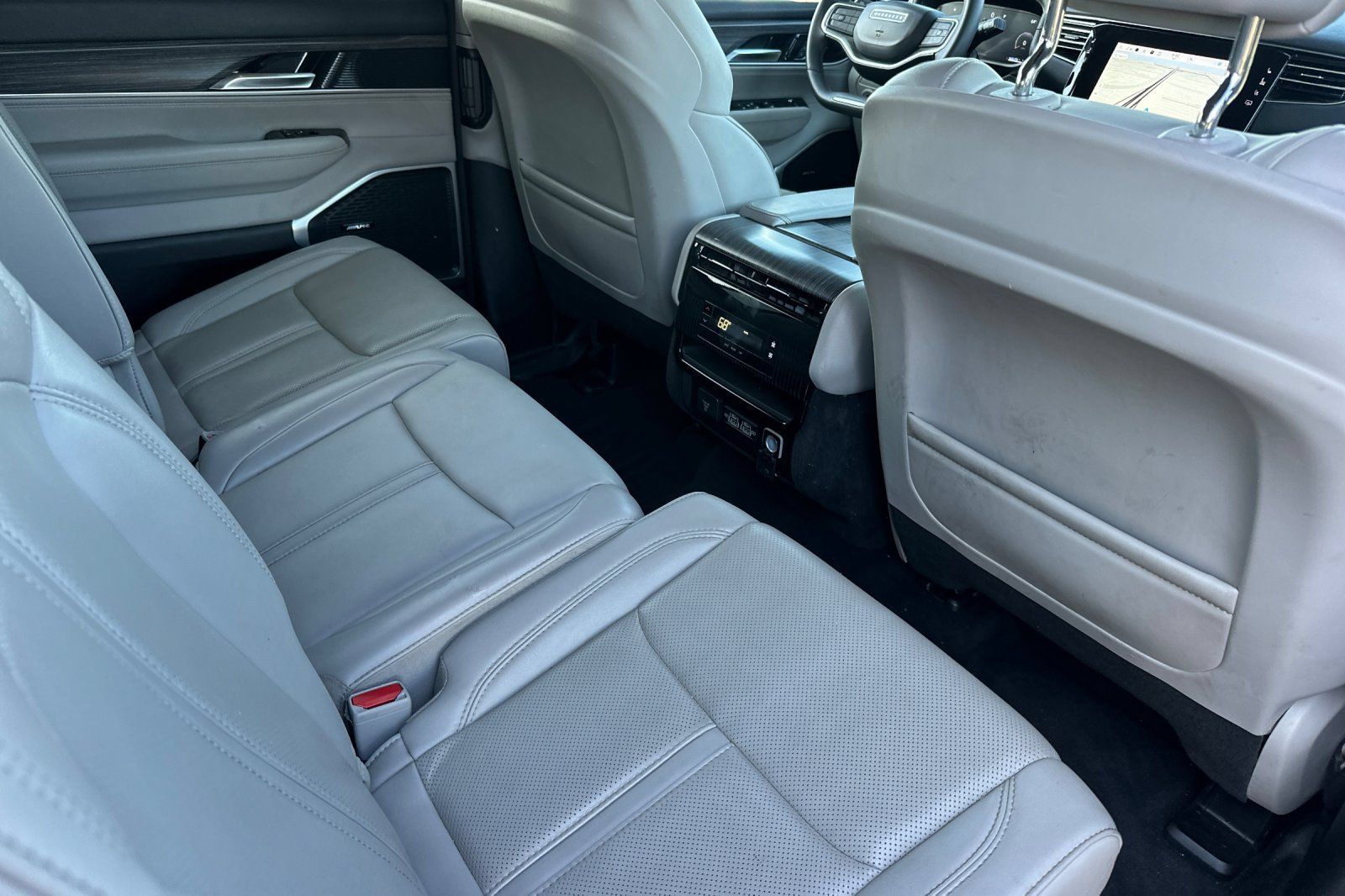 Used 2024 Jeep Wagoneer Series II w/ Flexible Seating Group AWD/4WD image 18