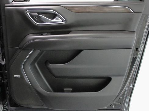 Used 2021 Chevrolet Suburban Z71 w/ Z71 Signature Package image 47