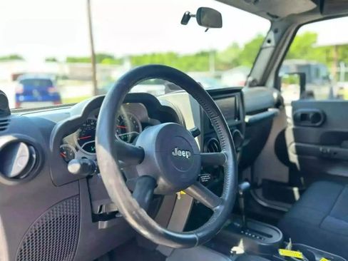 Used 2007 Jeep Wrangler Unlimited Sahara image 8