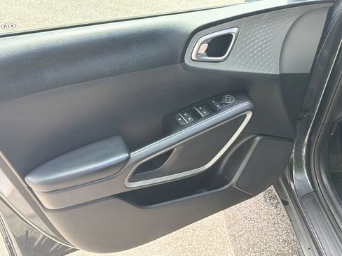 Used 2020 Kia Soul LX FWD image 12