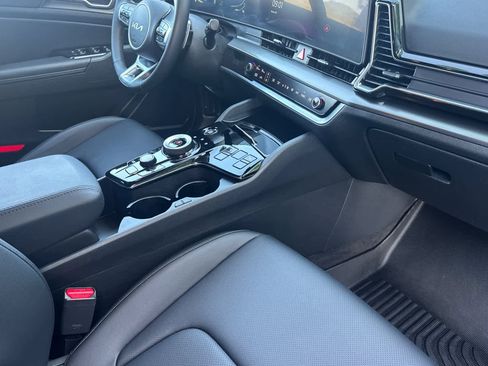 Used 2025 Kia Sportage EX image 15