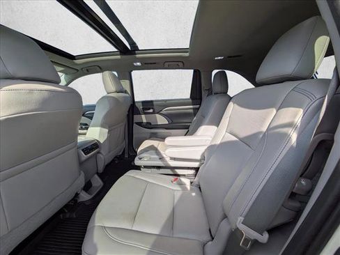 Used 2019 Toyota Highlander Limited Platinum image 20