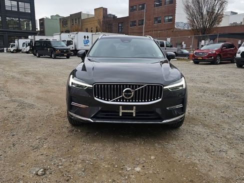 Certified 2023 Volvo XC60 B5 Plus w/ Climate Package image 6