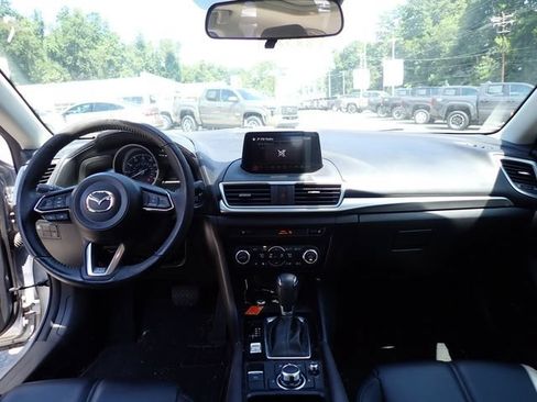 Used 2018 MAZDA MAZDA3 Touring FWD image 12