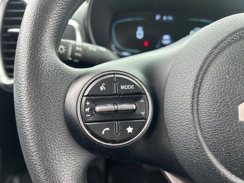Certified 2023 Kia Soul LX FWD image 14