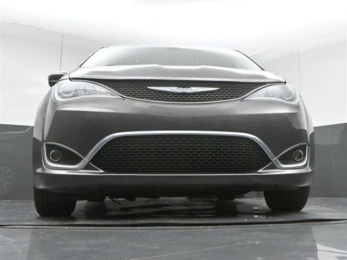 Used 2017 Chrysler Pacifica Touring-L FWD image 30
