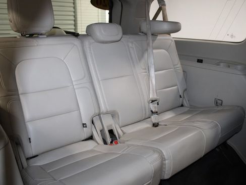 Used 2020 Lincoln Navigator L Reserve w/ Luxury Package AWD/4WD image 34