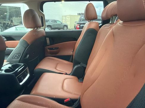Used 2024 Kia Carnival SX Prestige FWD image 9