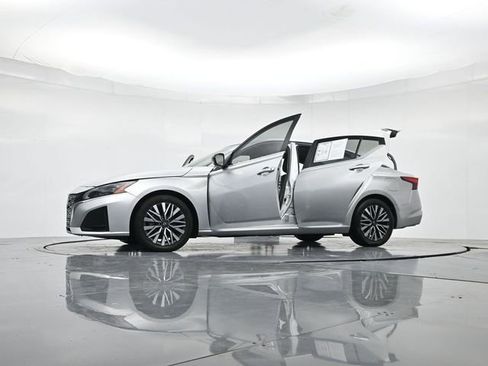 Used 2024 Nissan Altima 2.5 SV image 55