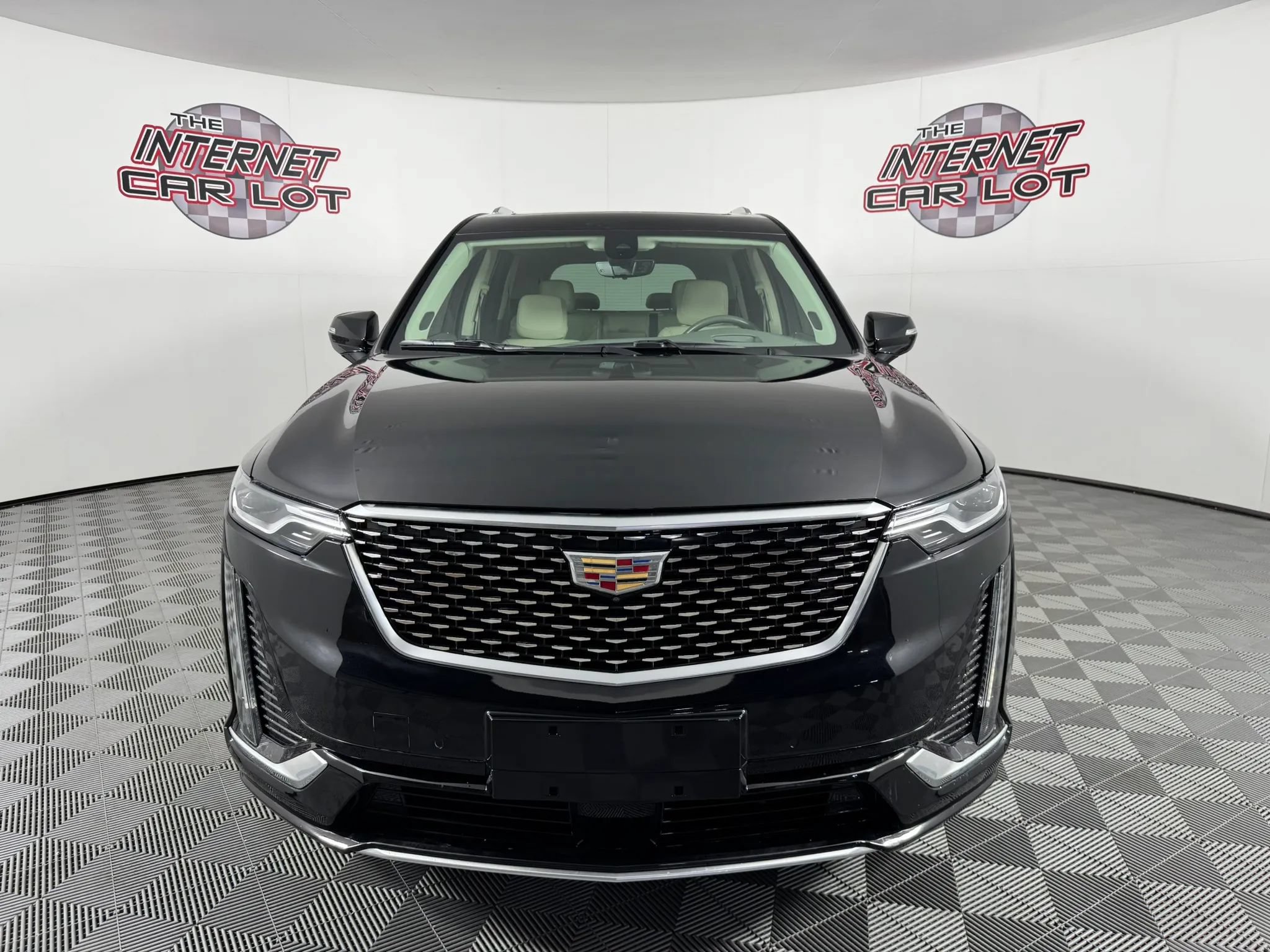 Used 2024 Cadillac XT6 Premium Luxury w/ Technology Package AWD/4WD image 2