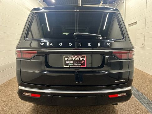 Used 2024 Jeep Wagoneer L Series III w/ Premium Group I AWD/4WD image 3
