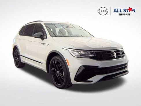 Used 2022 Volkswagen Tiguan SE R-Line FWD image 1