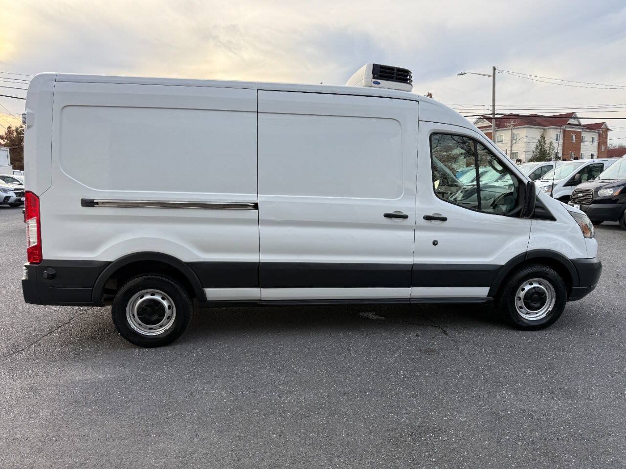 Used 2017 Ford Transit 250 148 Medium Roof RWD image 36