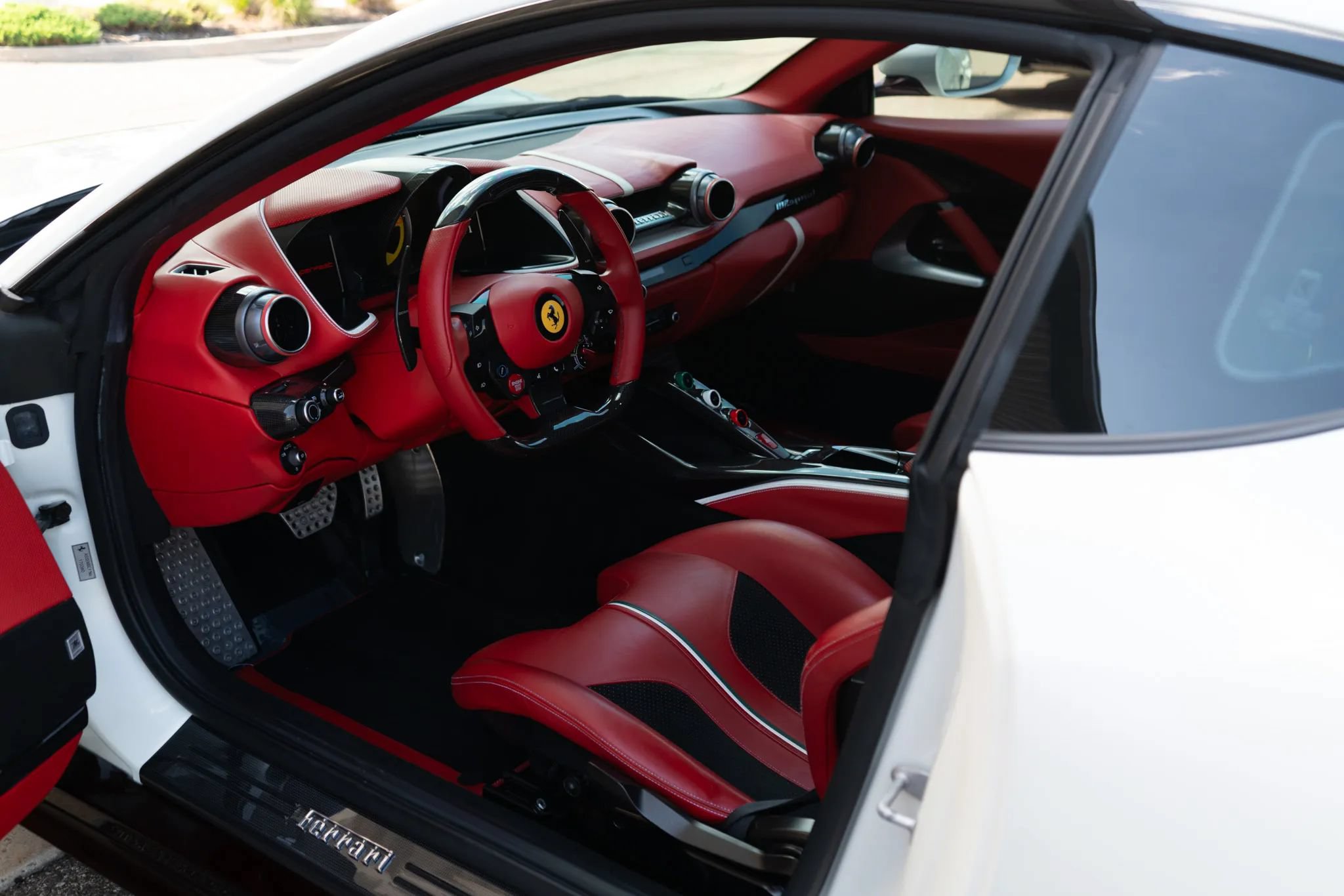 Used 2020 Ferrari 812 Superfast RWD image 16