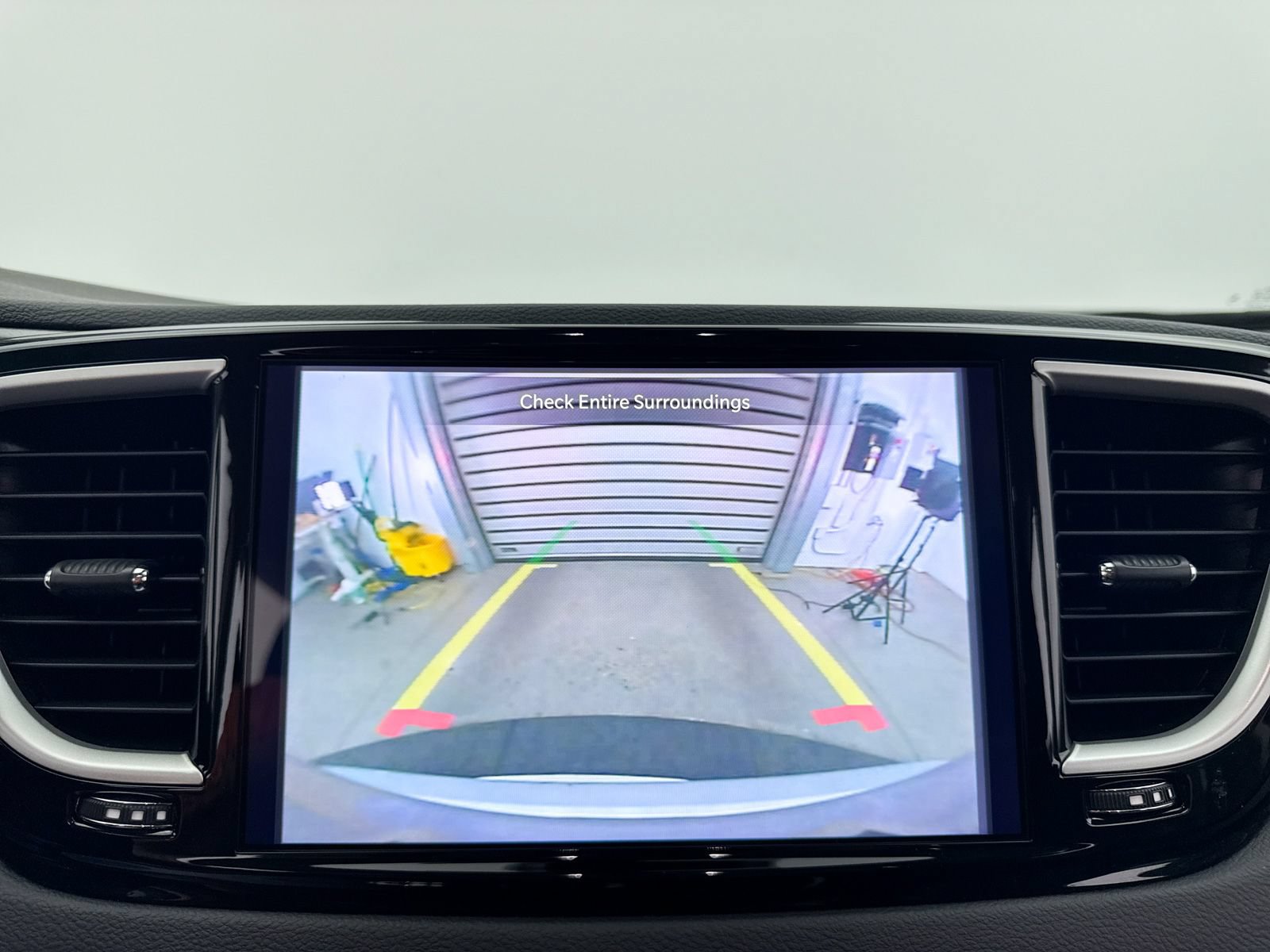 Used 2024 Chrysler Pacifica Touring-L FWD image 20