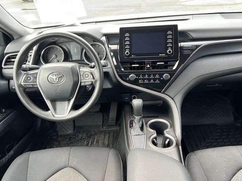 Used 2021 Toyota Camry LE image 5