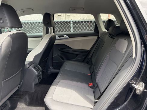 Used 2025 Volkswagen Taos SE FWD image 25