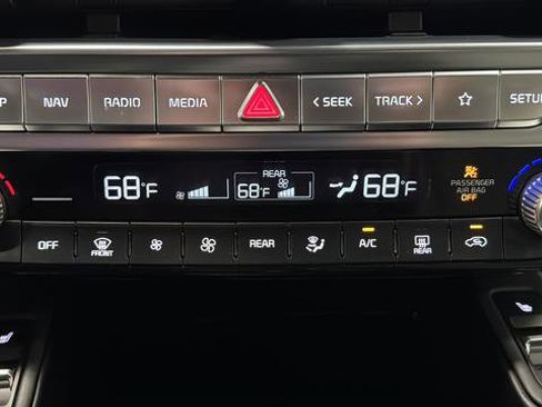 Certified 2022 Kia Telluride SX w/ Towing Package FWD image 18