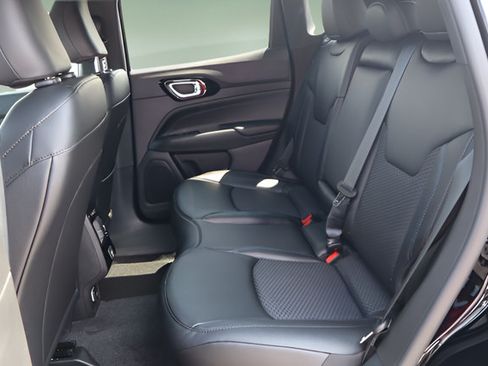 New 2026 Jeep Compass Latitude AWD/4WD image 20