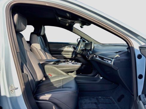 Used 2024 Cadillac Lyriq Tech RWD image 27