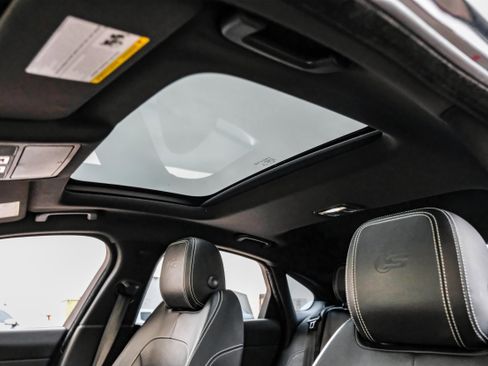 Used 2017 Jaguar XF S image 4