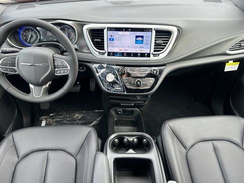 New 2026 Chrysler Pacifica Select image 10