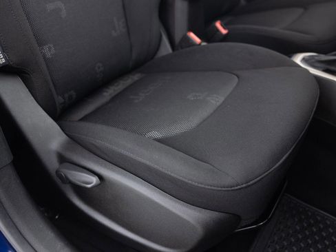 Used 2016 Jeep Renegade Latitude FWD image 25