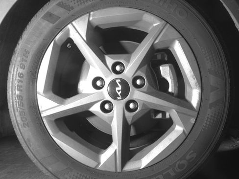 Used 2025 Kia K4 FWD image 13
