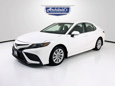 Used 2024 Toyota Camry SE FWD image 3