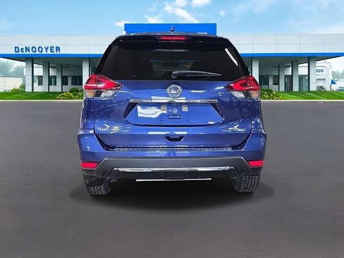 Used 2018 Nissan Rogue SV w/ Premium Package image 6