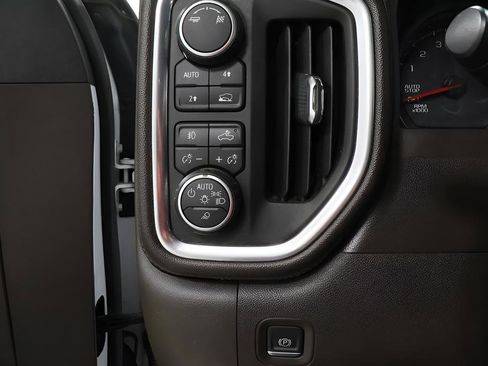 Used 2019 Chevrolet Silverado 1500 LTZ w/ LTZ Convenience Package AWD/4WD image 19