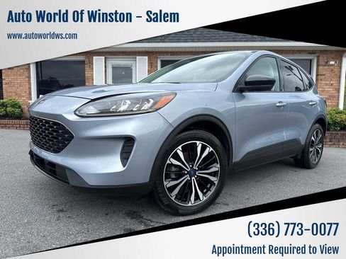 Used 2022 Ford Escape SE w/ SE Sport Appearance Package image 1