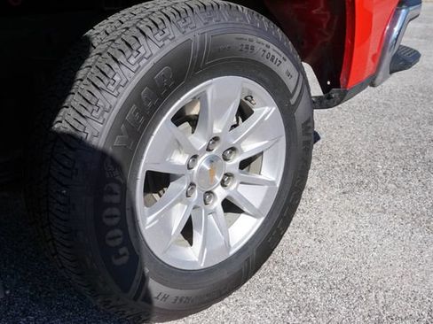 Used 2025 Chevrolet Silverado 1500 LT AWD/4WD image 7