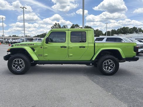 Used 2025 Jeep Gladiator Rubicon w/ Convenience Group AWD/4WD image 9