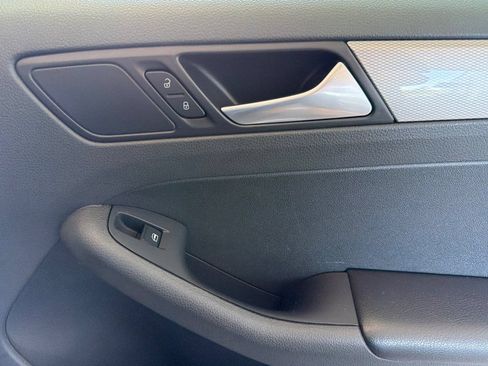 Used 2017 Volkswagen Jetta SE FWD image 17