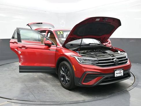 Used 2022 Volkswagen Tiguan SE FWD image 40