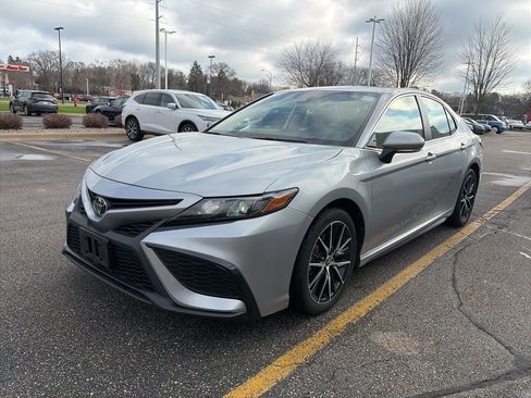 Used 2023 Toyota Camry SE w/ Blackout Package (TMS) image 5