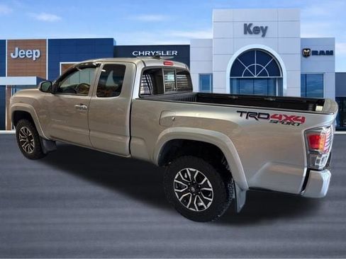 Used 2020 Toyota Tacoma TRD Sport image 4