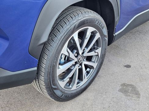 Used 2025 Toyota Corolla Cross XLE image 12