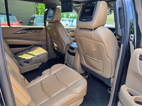 Used 2019 Cadillac Escalade ESV Platinum AWD/4WD image 38