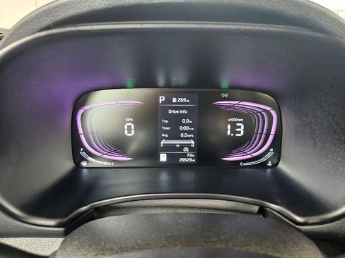 Used 2025 Kia Soul LX w/ LX Technology Package FWD image 21