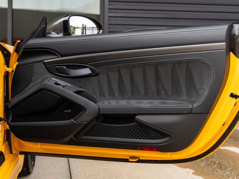 Certified 2025 Porsche 718 Cayman GT4 RS RWD image 57
