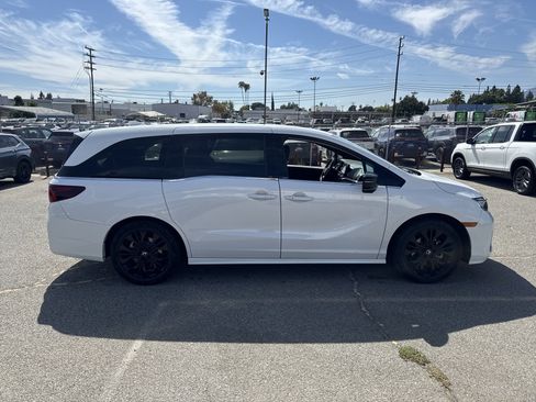 Used 2025 Honda Odyssey Sport-L image 3