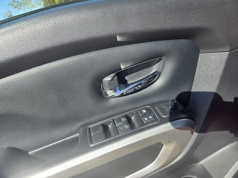 Used 2024 Nissan Titan SV w/ SV Convenience Package image 12