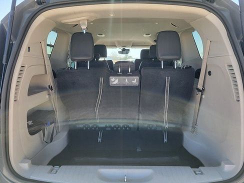 Used 2021 Chrysler Pacifica Touring-L image 26