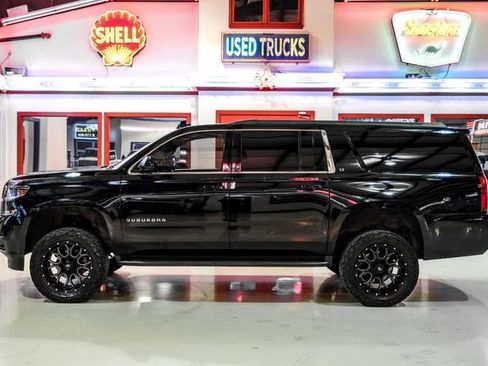 Used 2015 Chevrolet Suburban LT image 11